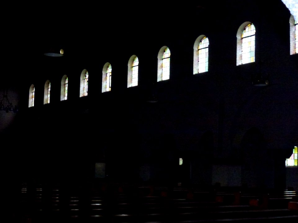 Groesbeek (NL) Bredeweg, Antonius van Paduakerk interieur bovenramen