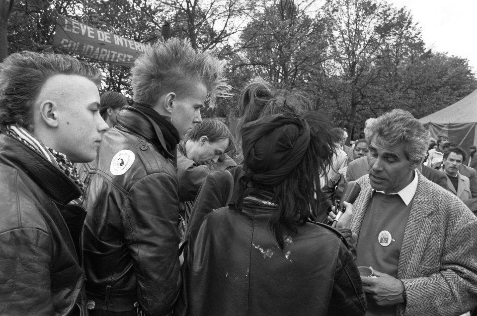 Grote FNV demonstratie in Amsterdam tegen Kabinet Lubbers demonstratieve optocht, Bestanddeelnr 934-3344