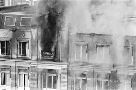 Grote brand in Hotel Polen in Amsterdam blussingswerkzaamheden en overzichten, Bestanddeelnr 929-1696