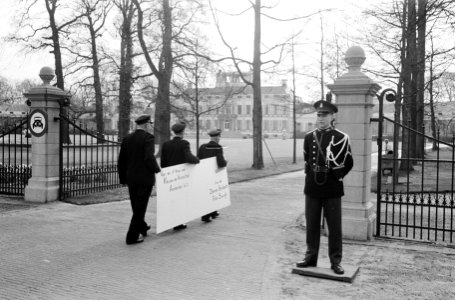 Grootste briefkaart bezorgd bij Paleis Soestdijk, Bestanddeelnr 913-8141