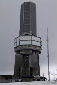 Großer Feldberg communication tower with snow 2021-04-06 06
