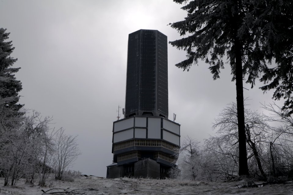 Großer Feldberg communication tower with snow 2021-04-06 03