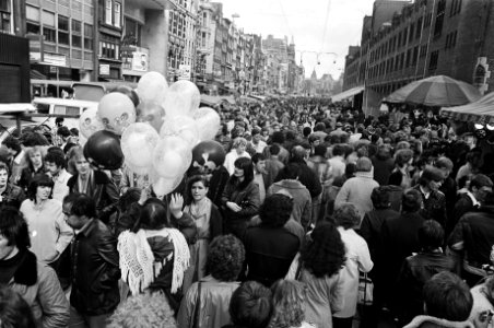 Grote drukte Damrak, Bestanddeelnr 930-2494