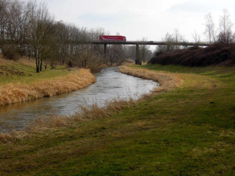 Großdeubener Pleißebrücke die Bundesstraße 2 überführend -Fernansicht- im März 2018a
