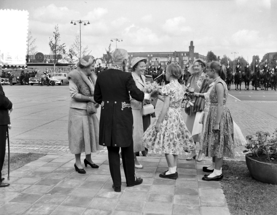 Groothertogelijk bezoek uit Luxemburg. Aankomst Stadionplein, Bestanddeelnr 907-8060