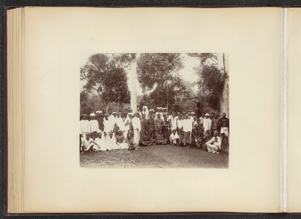 Groep Sumatranen poseert, Bestanddeelnr 852 40