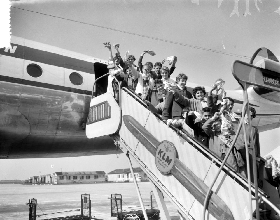 Groep Franse kinderen op Schiphol, Bestanddeelnr 908-5099