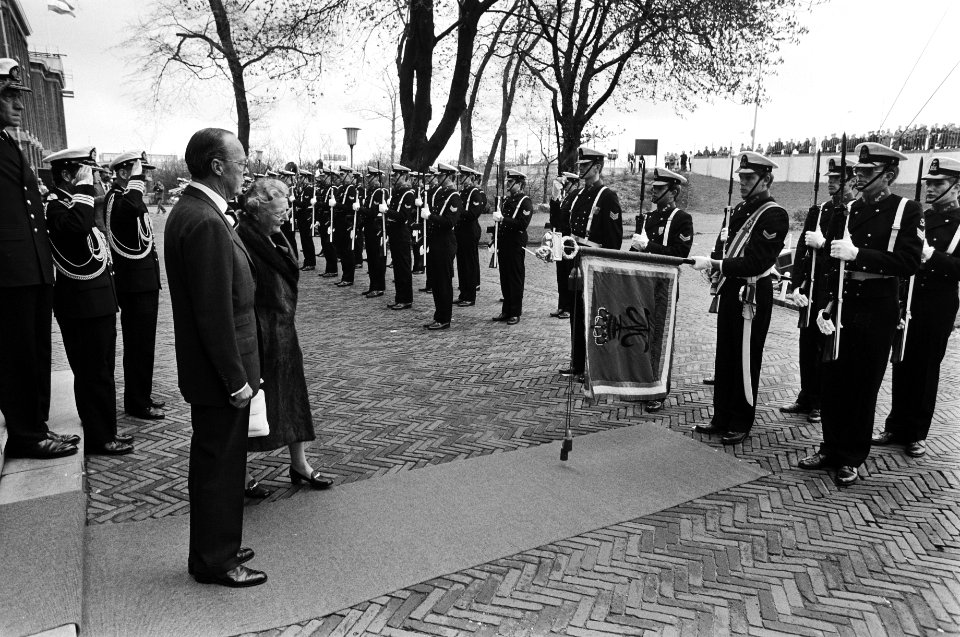 Groet aan het Vaandel van het Korps Adelborsten, Bestanddeelnr 930-2357