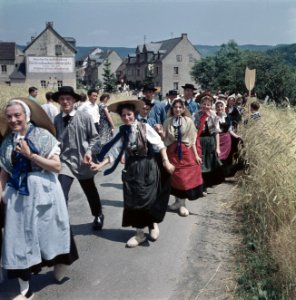 Groep in klederdracht, Bestanddeelnr 254-6092