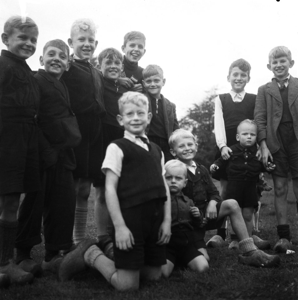 Groep jongens, Bestanddeelnr 900-8490