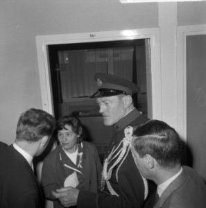 Groep van 65 dames uit Amerika in Nederland om te demonstreren tegen NATO, aanko, Bestanddeelnr 916-4295