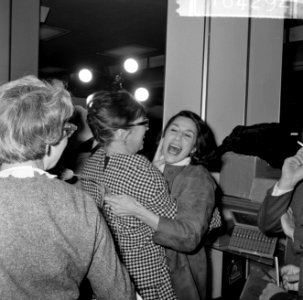 Groep van 65 dames uit Amerika in Nederland om te demonstreren tegen NATO, aanko, Bestanddeelnr 916-4294