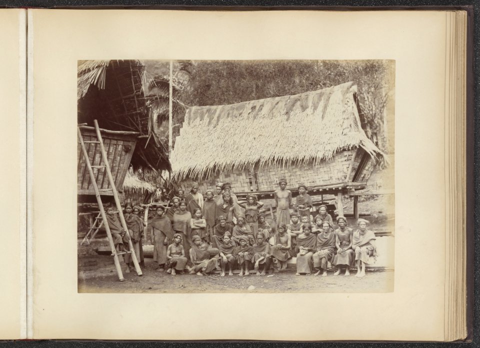 Groep van Bataks in Kampong Telkao, Bestanddeelnr 852 25