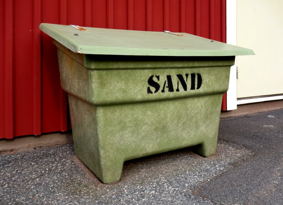 Grit bin containing sand in Brastad 2