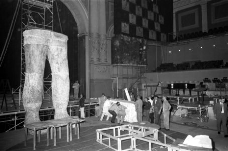 Het decorstuk, het beeld van Che Guevara de benen, Bestanddeelnr 922-5354