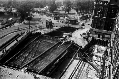 Het dak van de verbindingstunnel van het metrostation naar het Centraal Station, Bestanddeelnr 930-3248
