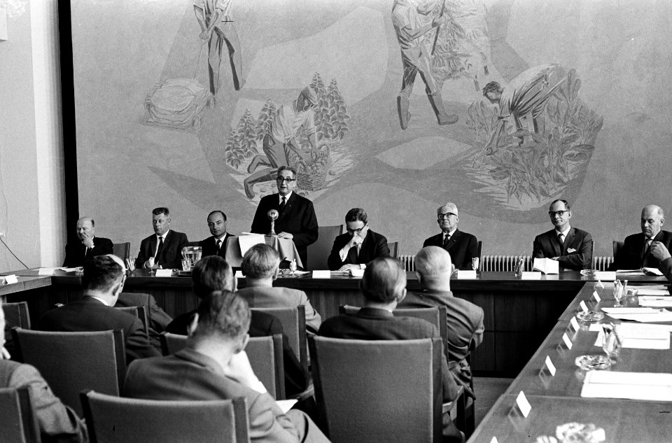 Het bedrijfschap Margarine-Industrie geinstalleerd in Den Haag , tijdens de inst, Bestanddeelnr 915-0794