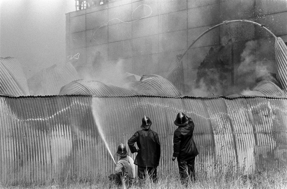 Het blussen van de brand, Bestanddeelnr 921-5523