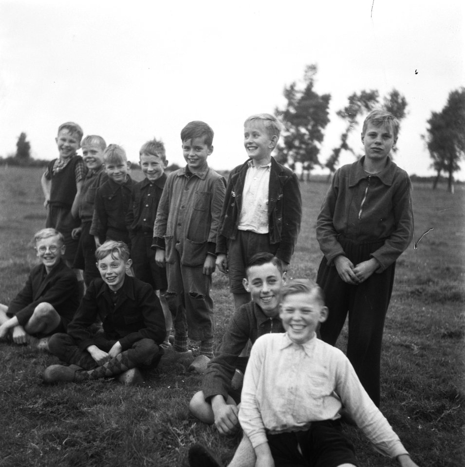 Groep jongens, Bestanddeelnr 900-8495