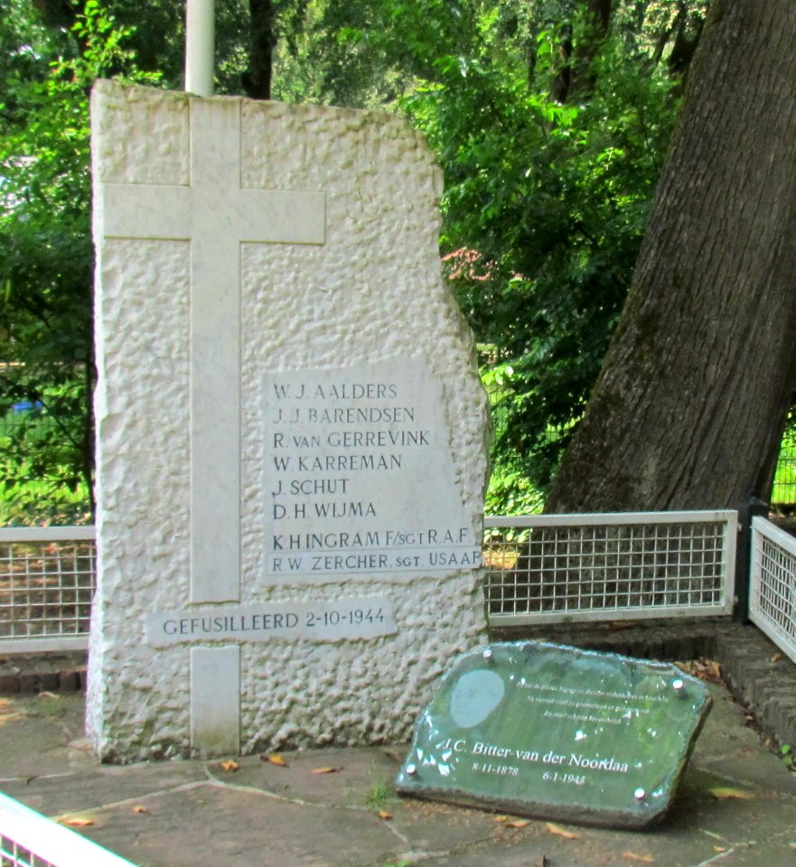 Het Apeldoornsche Bosch, monument voor gevallenen (cropped)