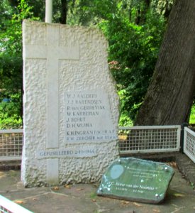 Het Apeldoornsche Bosch, monument voor gevallenen (cropped)