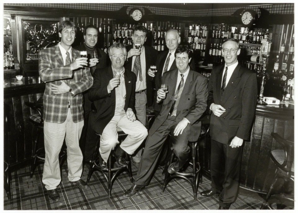 Groepsfoto van de leden van de Carlton Hooters Club, v.l.n.r. Rick Claus, Hans Mooijekind, voorzitter Cees Vrisekoop, Karel Willemse, Ab Slim, Leo Claus en Marcel Dickmann. NL-HlmNHA 54035174
