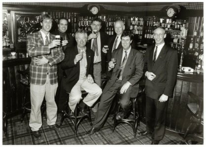 Groepsfoto van de leden van de Carlton Hooters Club, v.l.n.r. Rick Claus, Hans Mooijekind, voorzitter Cees Vrisekoop, Karel Willemse, Ab Slim, Leo Claus en Marcel Dickmann. NL-HlmNHA 54035174
