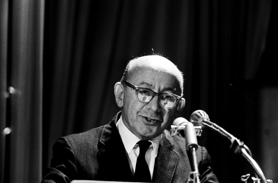 Het congres van de SAI te Amsterdam Dr Ernst Papanek namens de Amerikaanse soc, Bestanddeelnr 915-5133