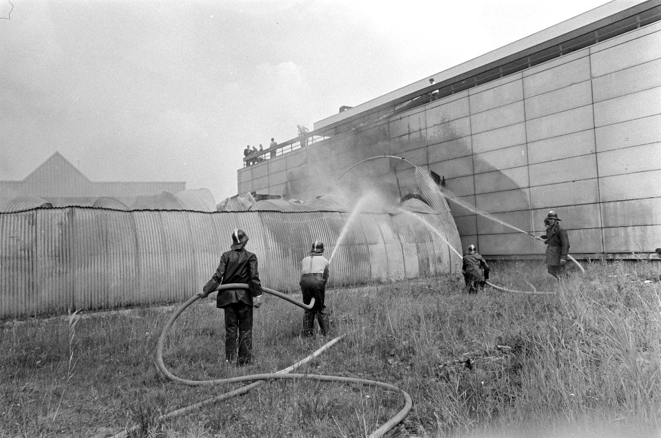 Het blussen van de brand, Bestanddeelnr 921-5526