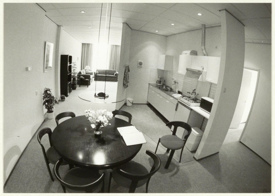 Het Bijna-Thuis-huis van de Haarlemse Hospice-beweging aan de Gierstraat 14. NL-HlmNHA 54031519