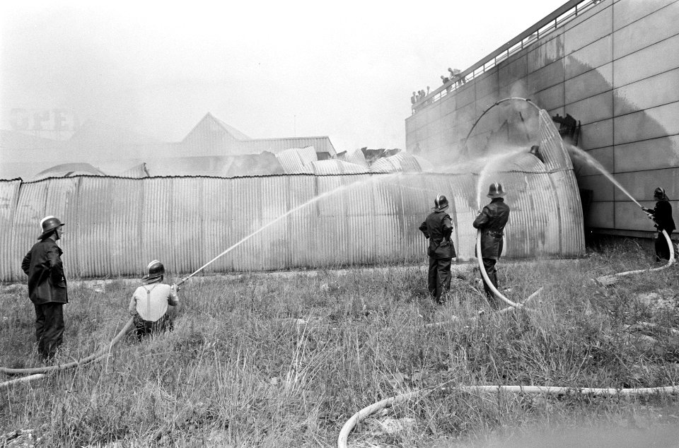 Het blussen van de brand, Bestanddeelnr 921-5524