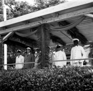 Het afnemen van een parade in Paramaribo Tweede van links procureur-generaal Ma, Bestanddeelnr 252-6313