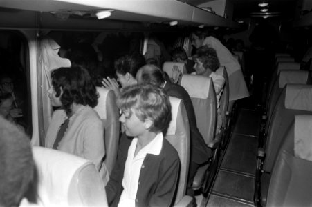 Groep Tsjechen die vanaf het Olympiaplein te Amsterdam naar hun vaderland vertro, Bestanddeelnr 921-6380