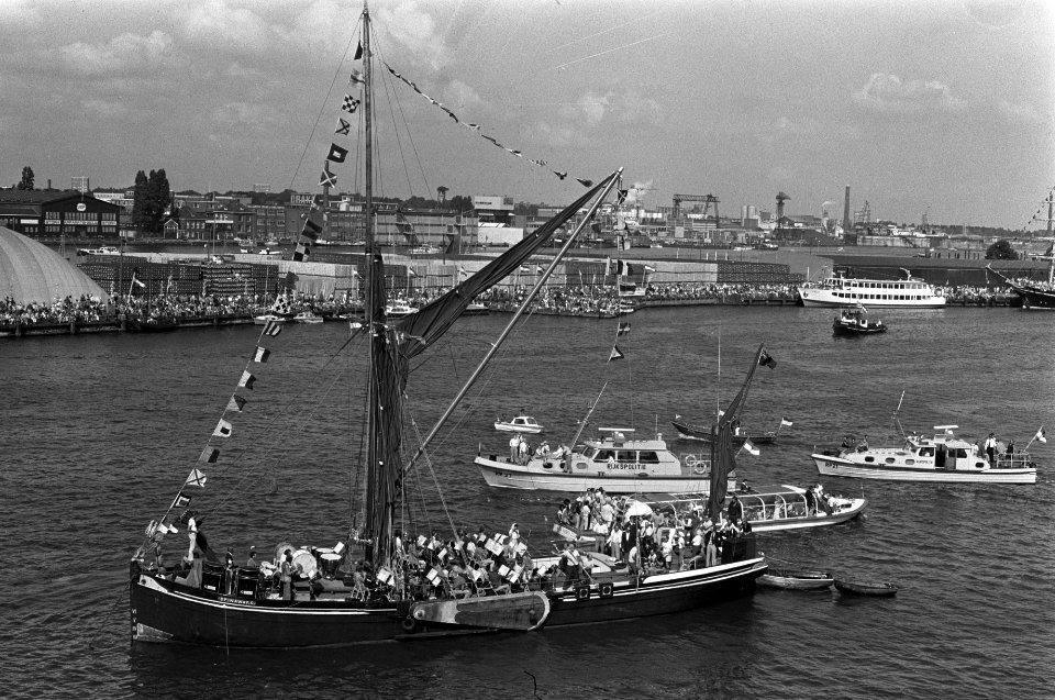 Het Amsterdams Philharmonisch Orkest speelt op het IJ, Bestanddeelnr 928-1061