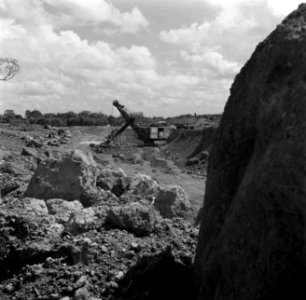 Het bauxietterrein van de Billitonmaatschappij bij Paranam in Suriname na het ge, Bestanddeelnr 252-6547