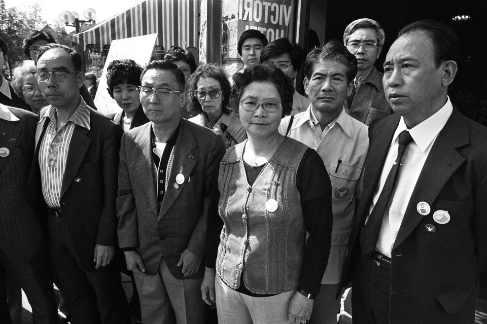 Groep overlevenden uit Hiroshima in Amsterdam de Japanners na aankomst in Amste, Bestanddeelnr 932-2930