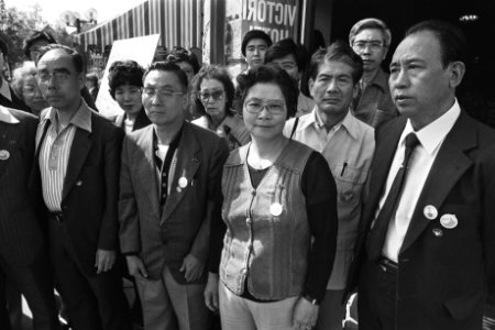 Groep overlevenden uit Hiroshima in Amsterdam de Japanners na aankomst in Amste, Bestanddeelnr 932-2930