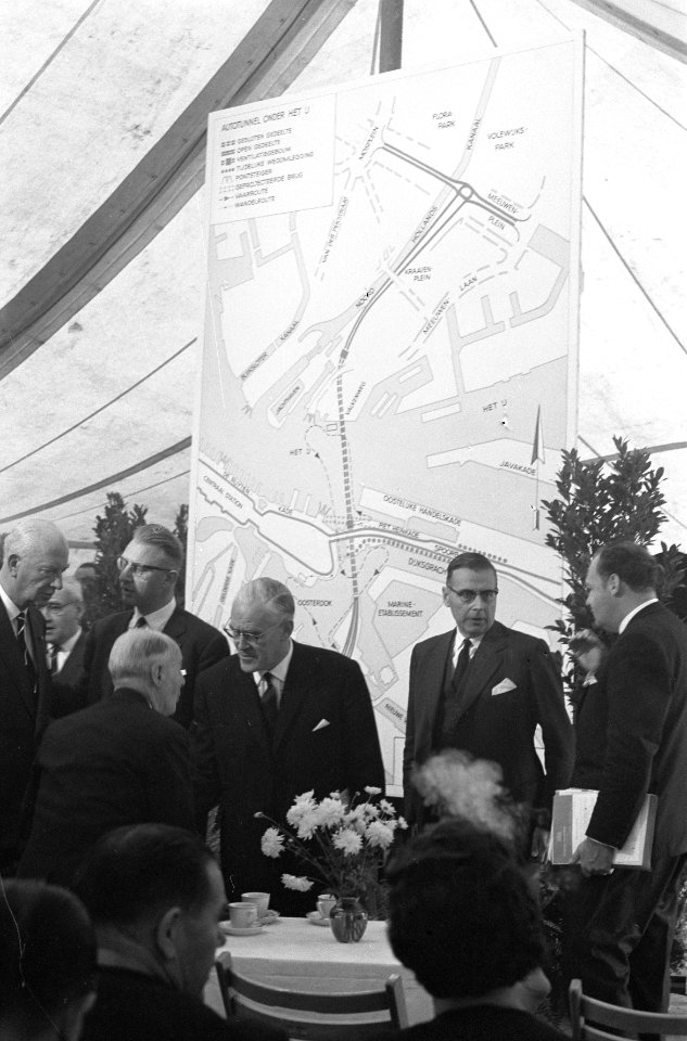 Hervatting IJ tunnelwerkzaamheden . Conferentie over tunnel in tent, Bestanddeelnr 912-9979