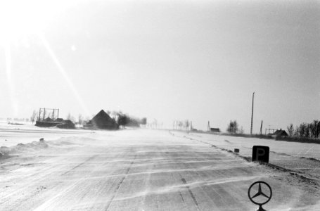 Het Amsterdamse IJ met zwaar drijfijs. De weg langs de dijk Marken-Volendam, Bestanddeelnr 914-7164
