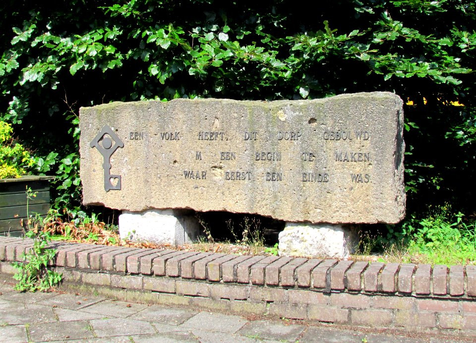 Het Dorp, gedenksteen