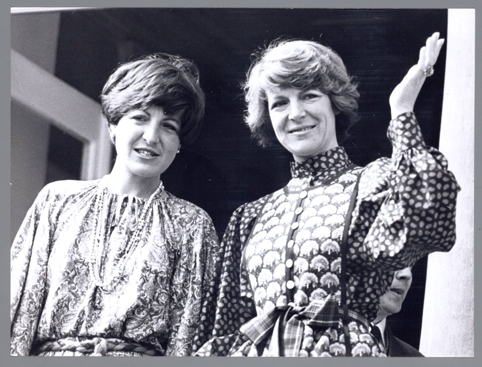 Het defilé ter gelegenheid van de 68ste verjaardag van Koningin Juliana op palei, Bestanddeelnr 006-0016