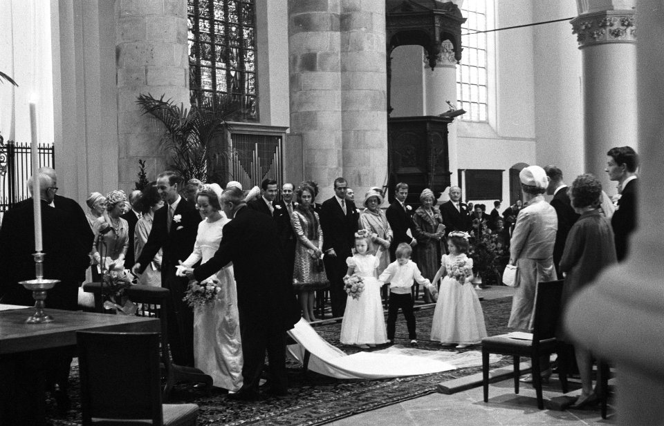 Het bruidspaar in de kerk, Bestanddeelnr 919-0433
