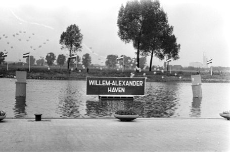 Het bord met de naam van de haven is boven water gekomen, Bestanddeelnr 920-4137