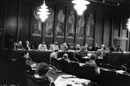 Het college van B&W beantwoordt vragen over de ontwerp begroting 1980 achter de, Bestanddeelnr 930-5845