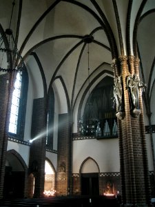 Herz-Jesu-Kirche (Berlin-Zehlendorf) Mittelsäule