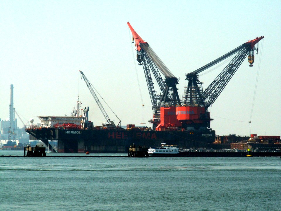 Hermod (ship, 1978) Off-shore crane platform Hermod from Heerema at Rotterdam