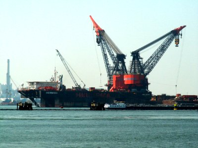 Hermod (ship, 1978) Off-shore crane platform Hermod from Heerema at Rotterdam