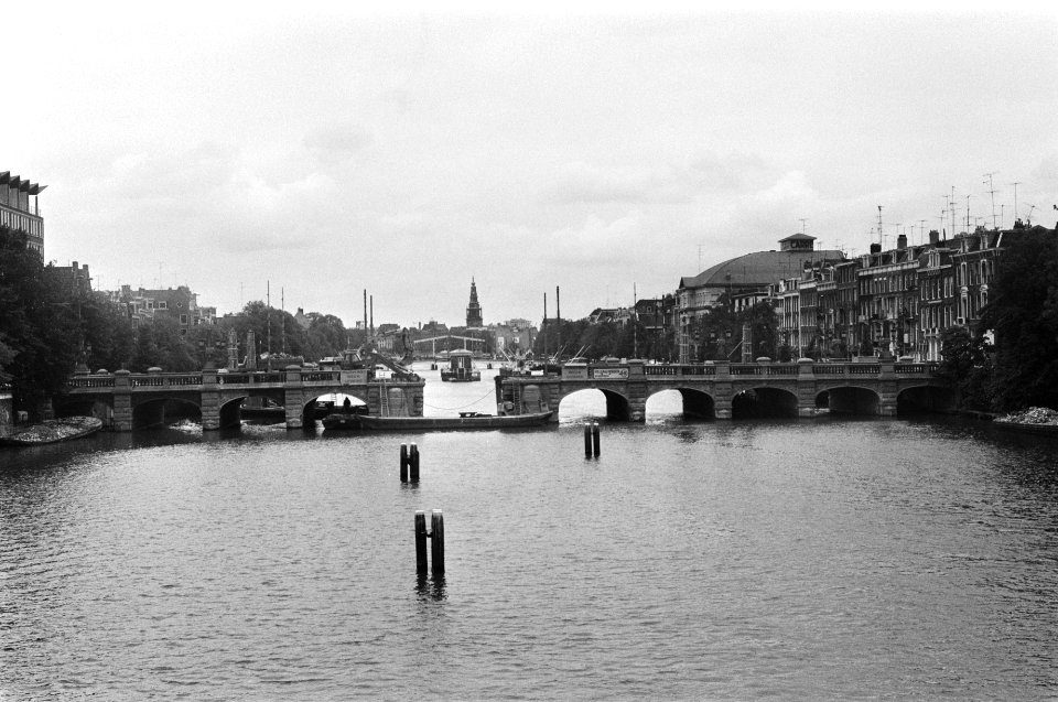 Herstelwerk aan Hoge Sluis brug over Amstel in Amsterdam overzicht Amstel, Bestanddeelnr 928-6221