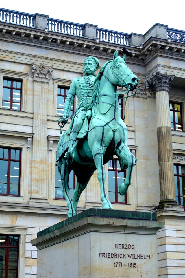 Herzog Friedrich Wilhelm by Ernst Julius Hähnel - Brunswick Palace - Braunschweig, Germany - DSC04540
