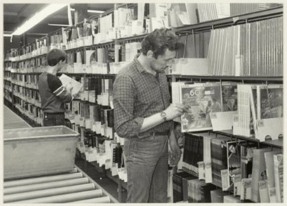 Het centrale magazijn van grammofoonplaten maatschappij Rotonde, Spaarndamseweg 414, NL-HlmNHA 54013871